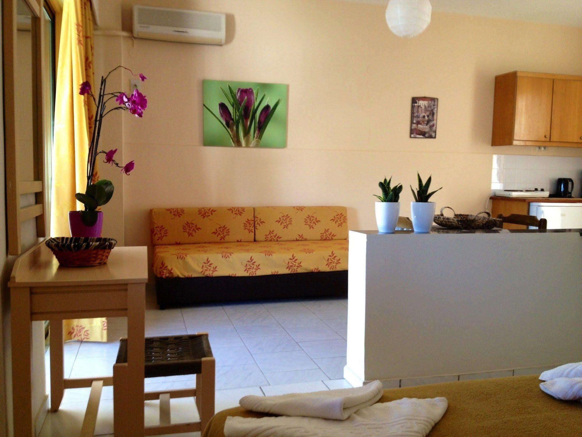 Oleander Platanes (Rethymno)