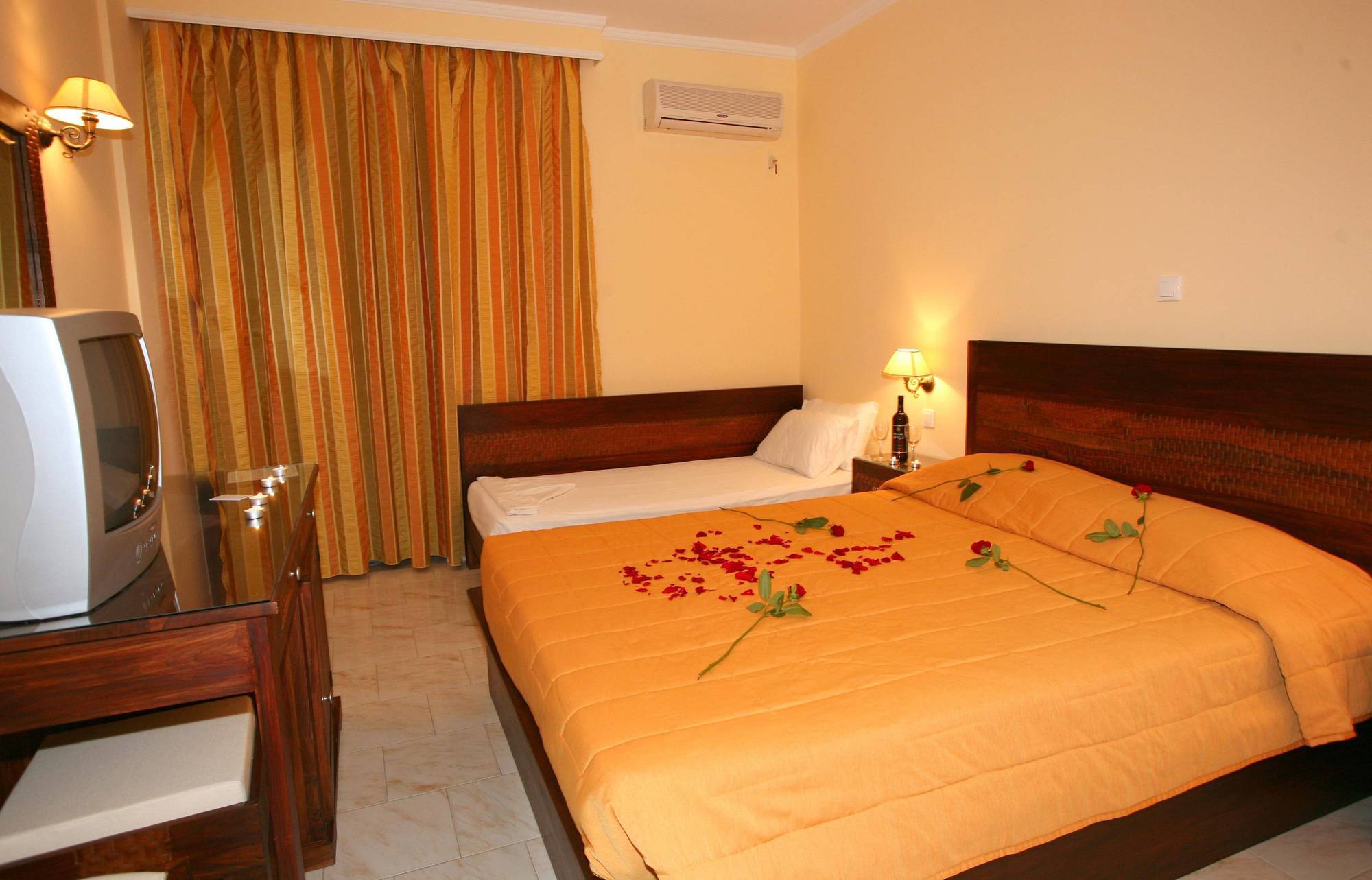 Resort Roseland's 3*