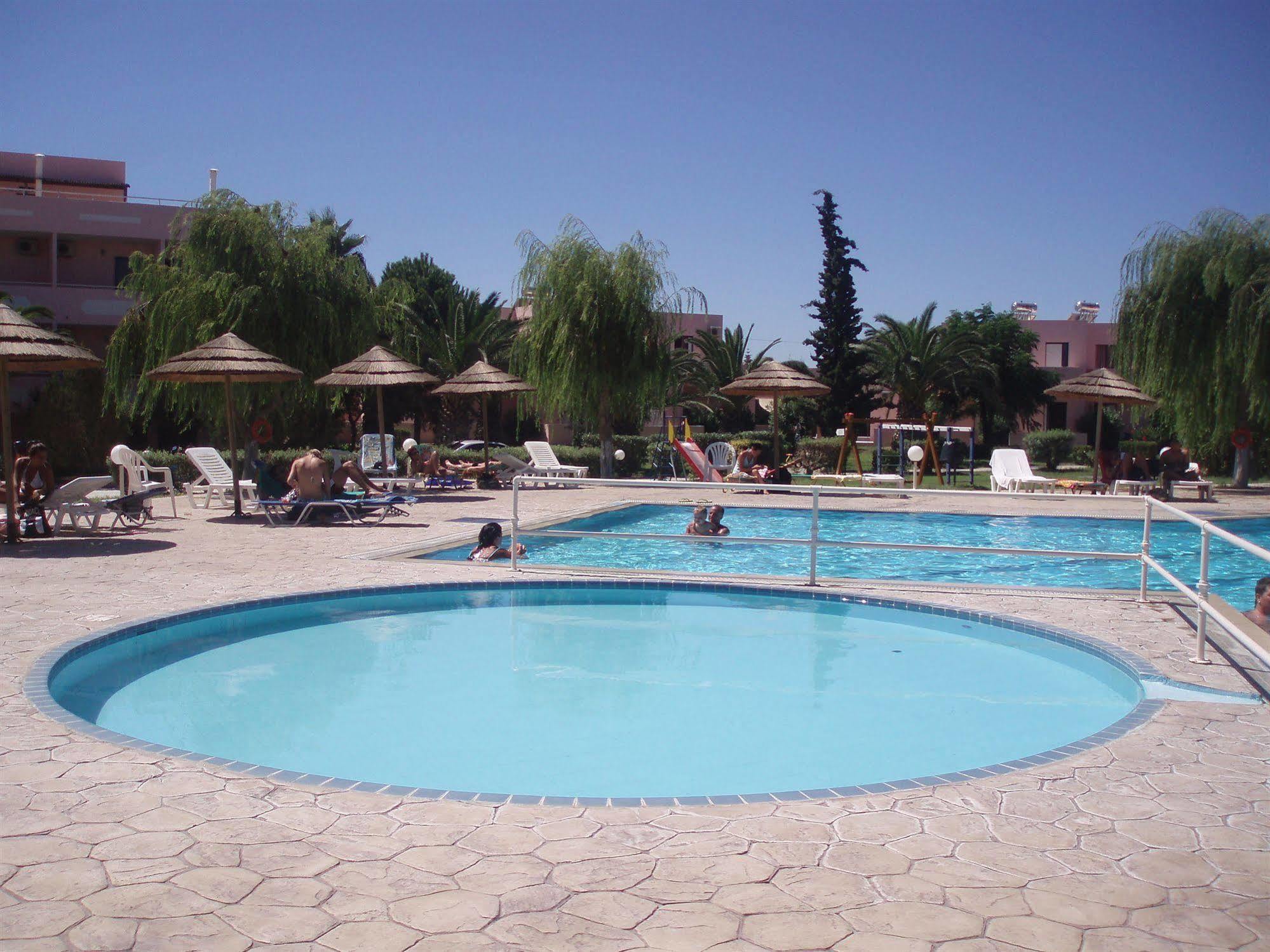 Resort Roseland's 3*