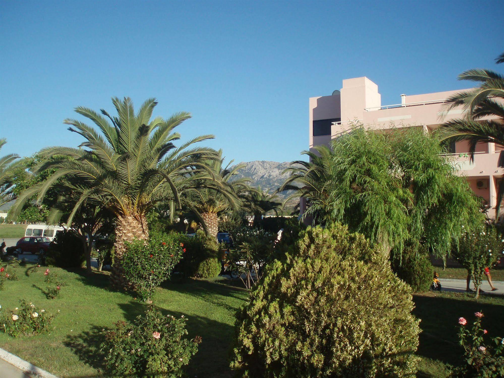 Resort Roseland's 3*