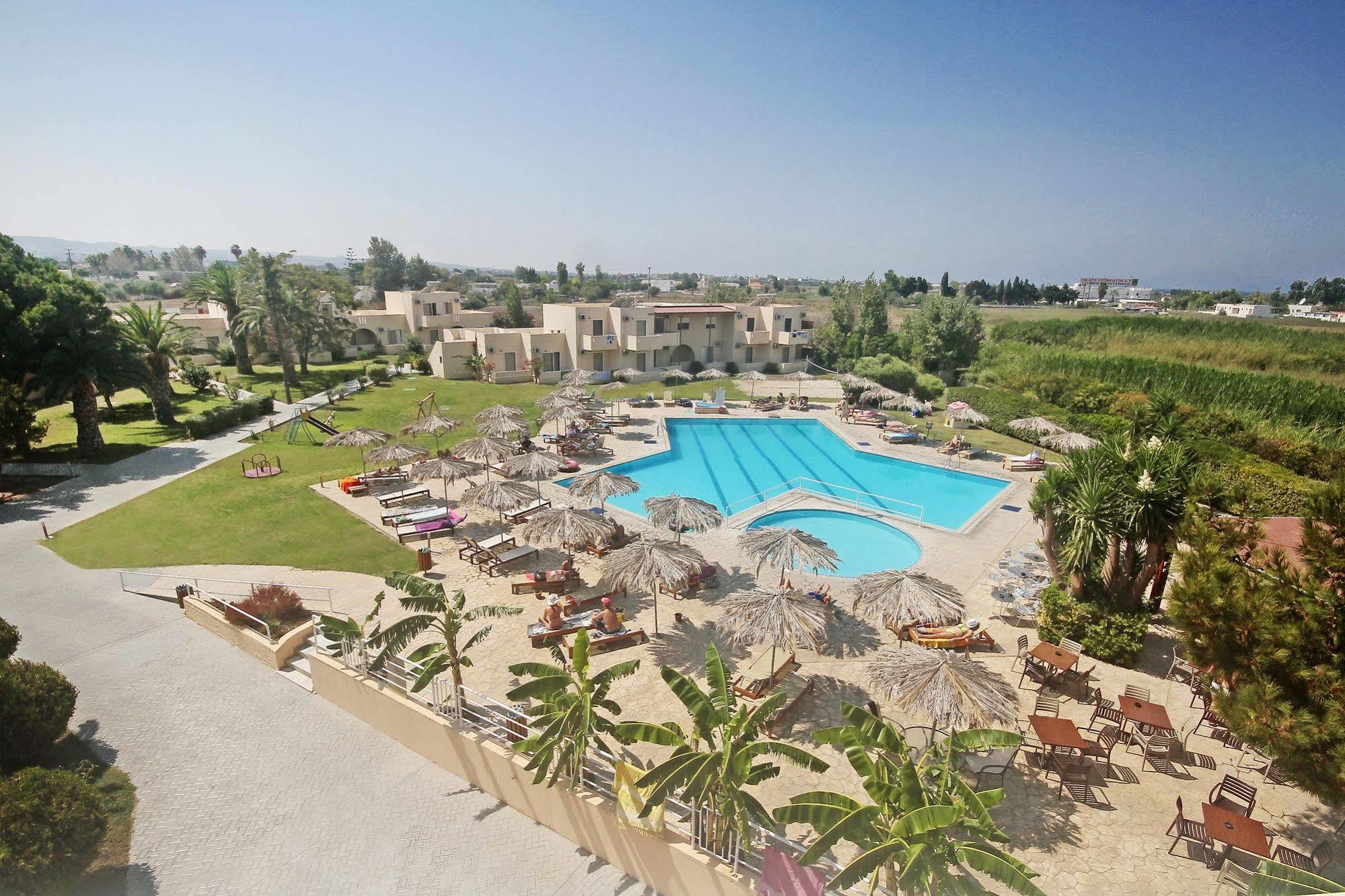 Resort Roseland's 3*