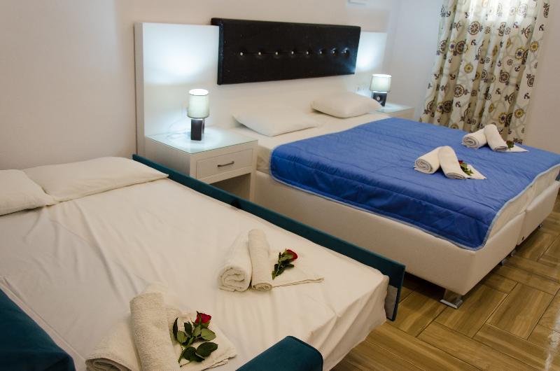 Guest house Polykratis 4*