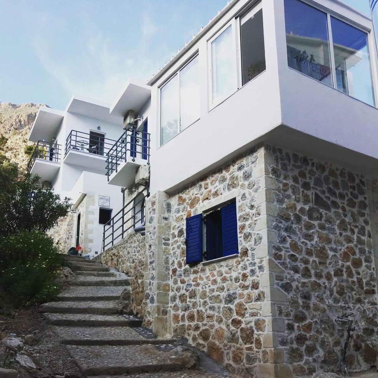 Hotel John Akroyiali