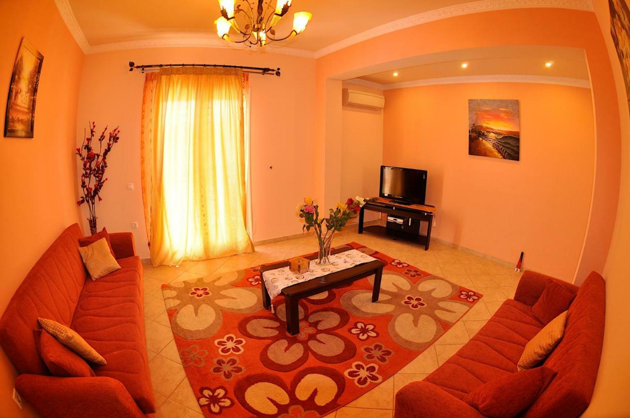 Apartment Chrinos House *