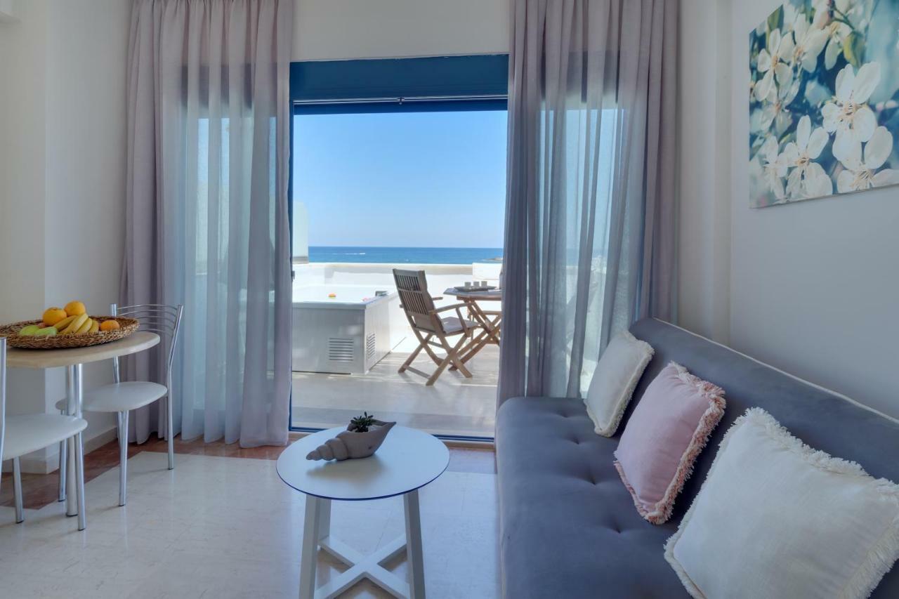 Pyrgos Aparthotel 2*