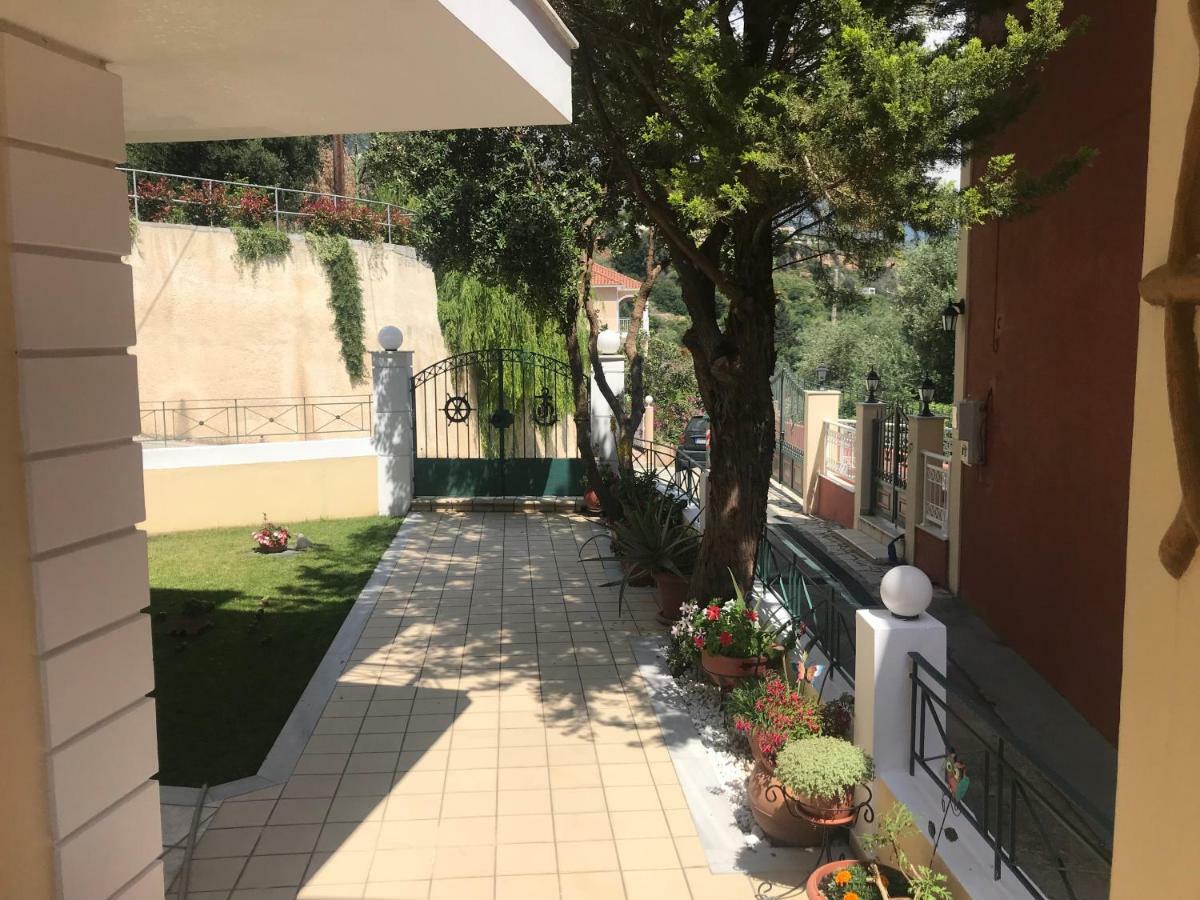 Hotel Naftilos Lourdata (Kefalonia)