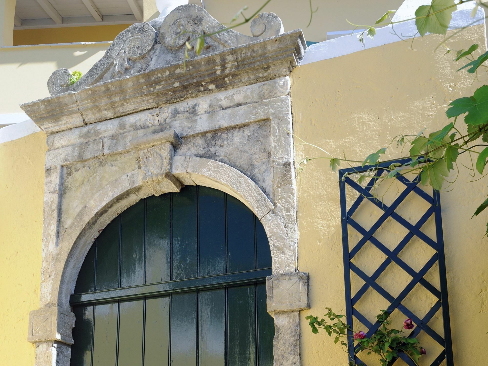 Traditional On The Hillside Of Antiperni Hotel *