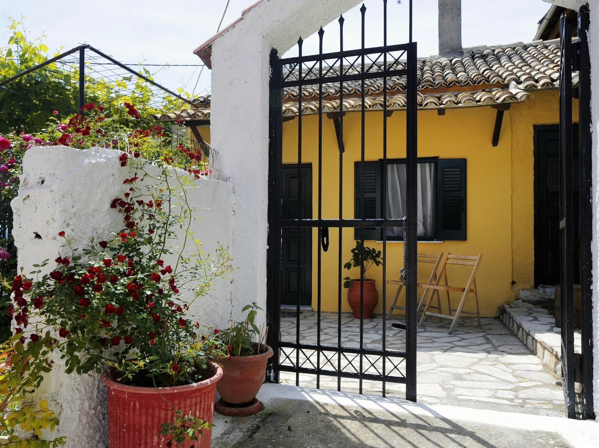 Traditional On The Hillside Of Antiperni Hotel *