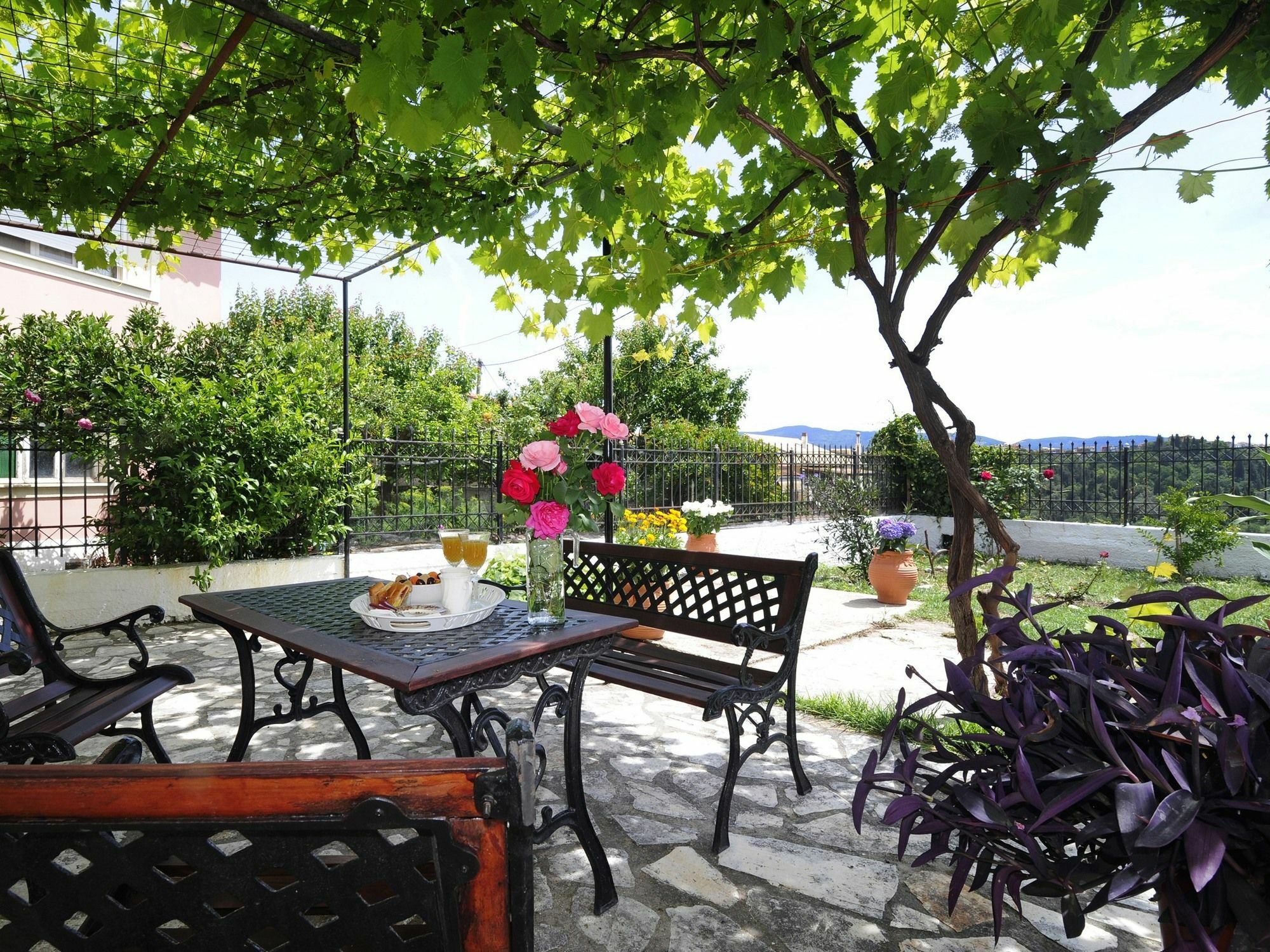 Hotel Traditional On The Hillside Of Antiperni Sidari (Corfu)