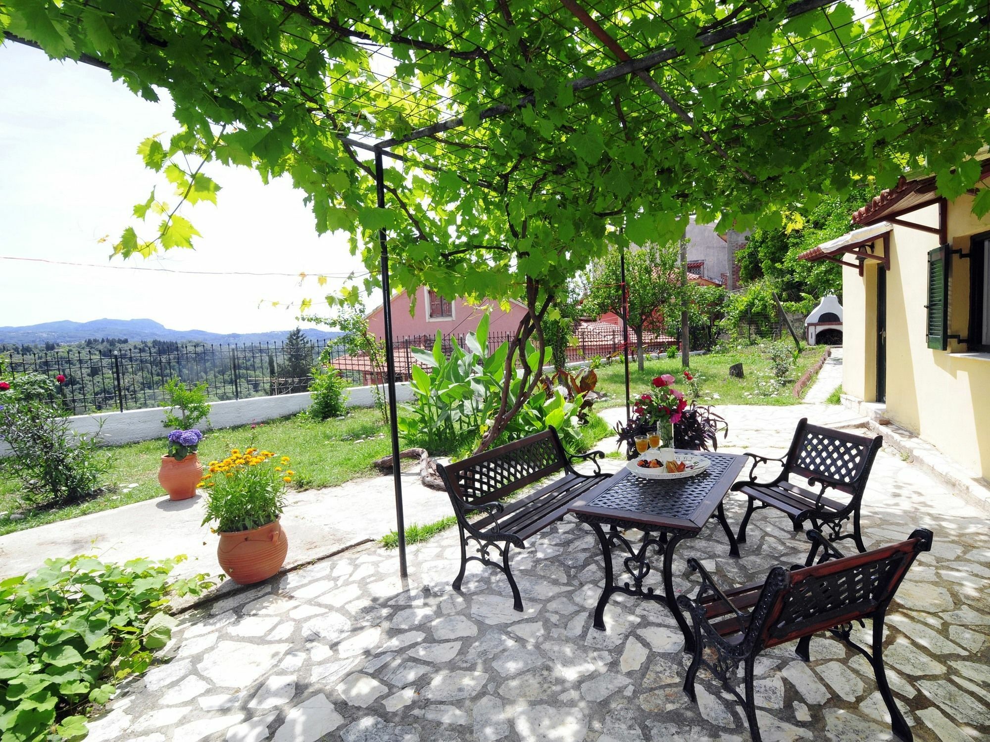 Traditional On The Hillside Of Antiperni Hotel