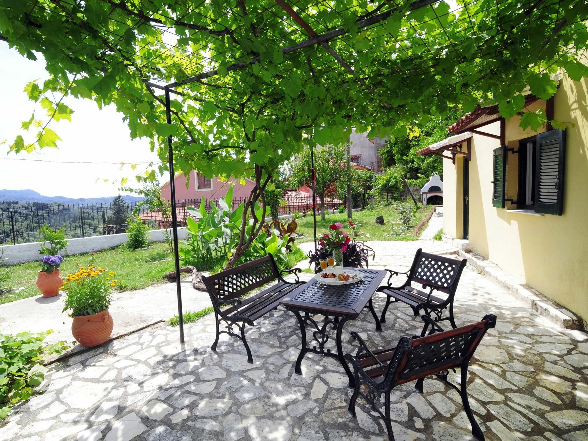 Hotel Traditional On The Hillside Of Antiperni *