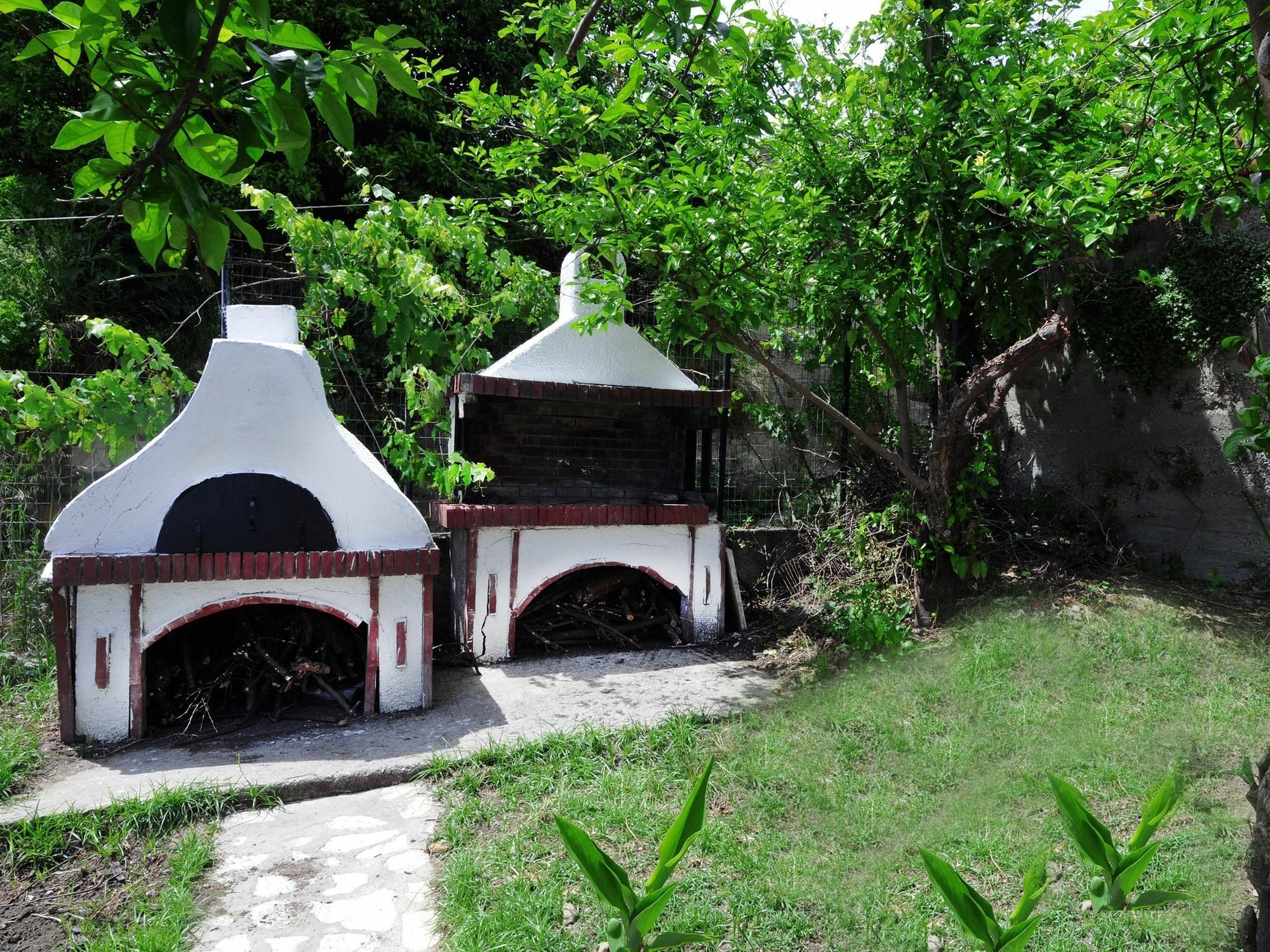 Hotel Traditional On The Hillside Of Antiperni *