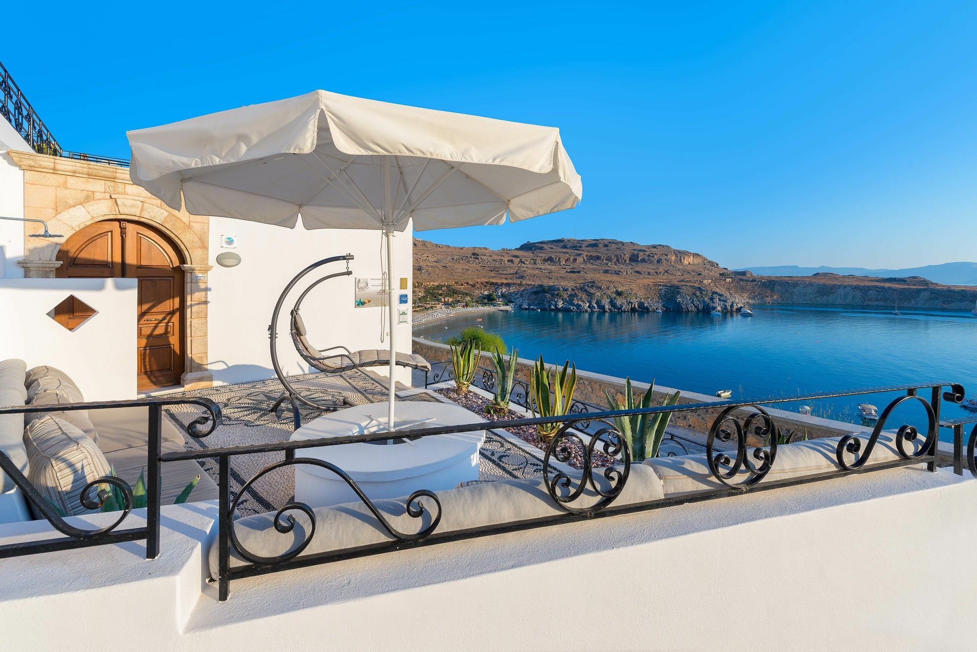 Villa Shore Boutique *