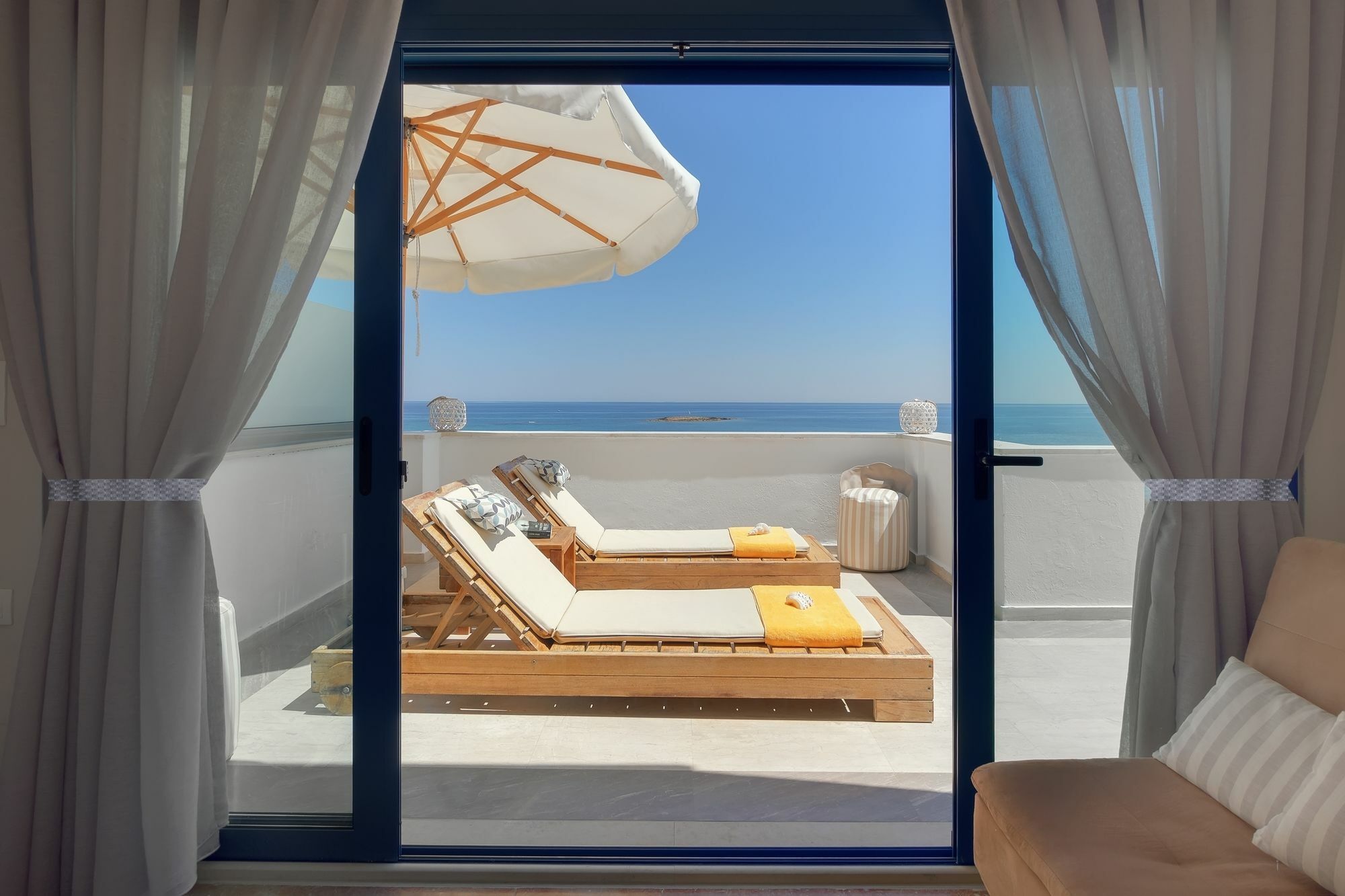 Pyrgos Aparthotel 2*