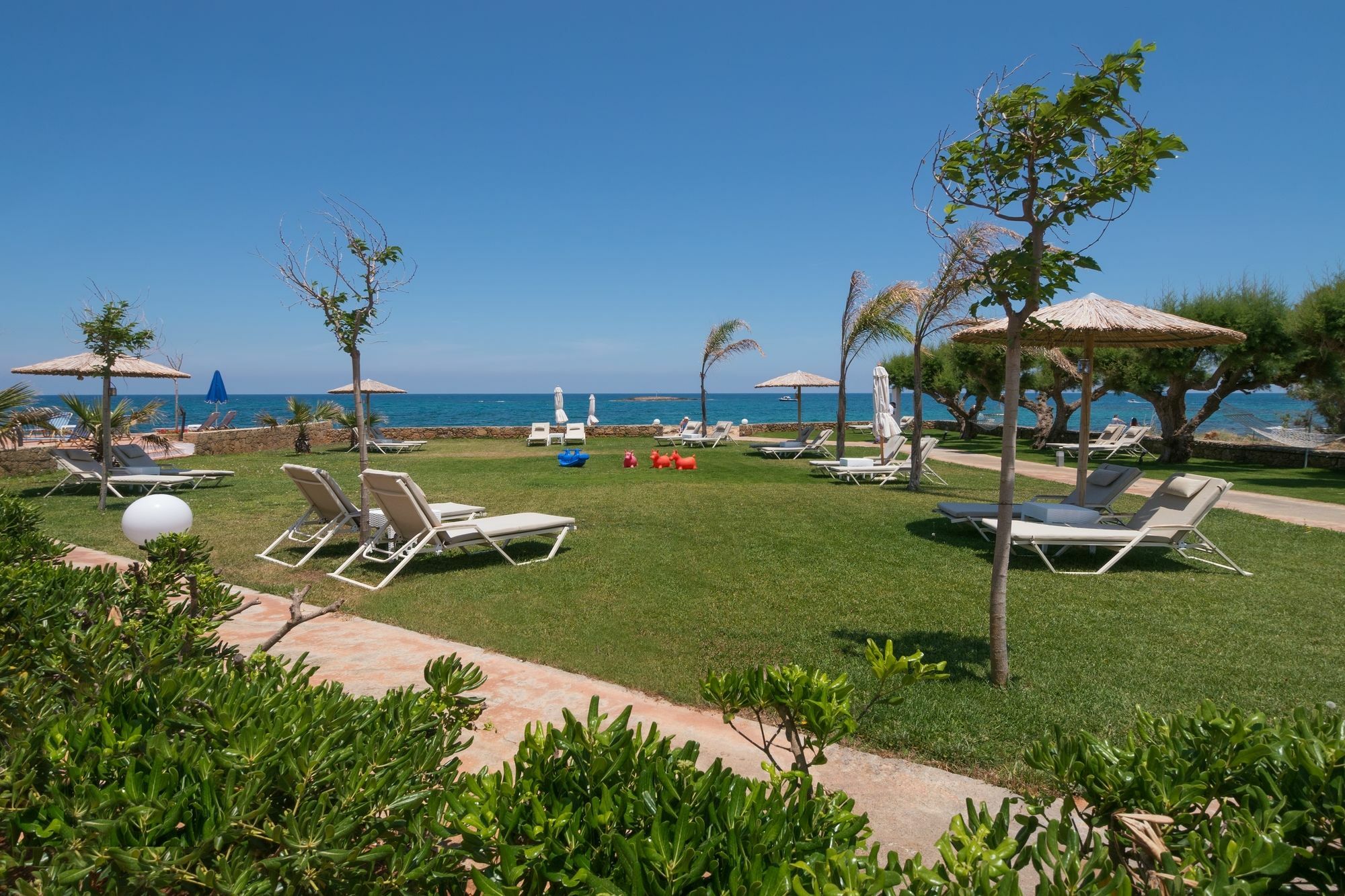 Pyrgos Aparthotel