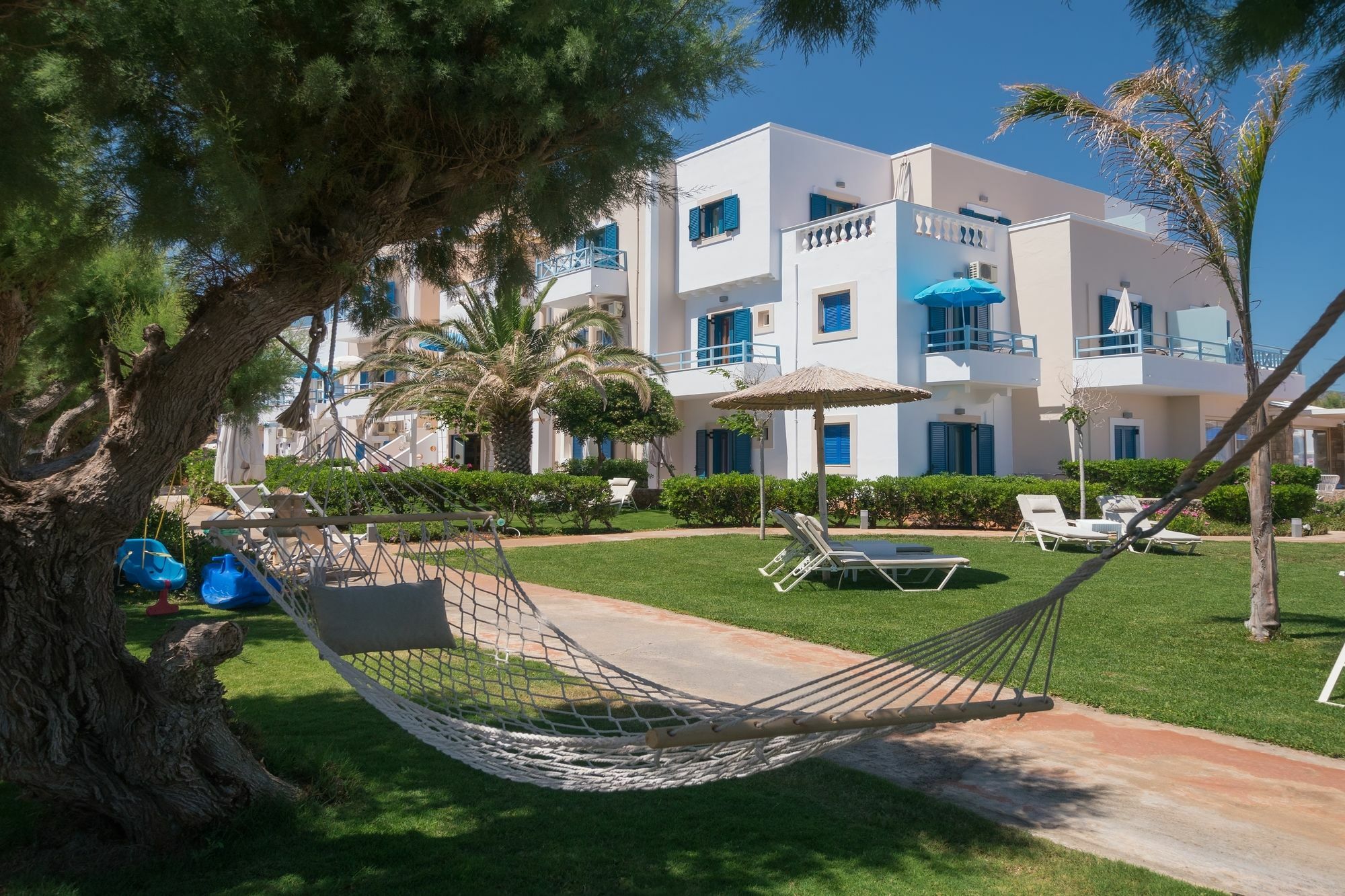 Pyrgos Aparthotel 2*