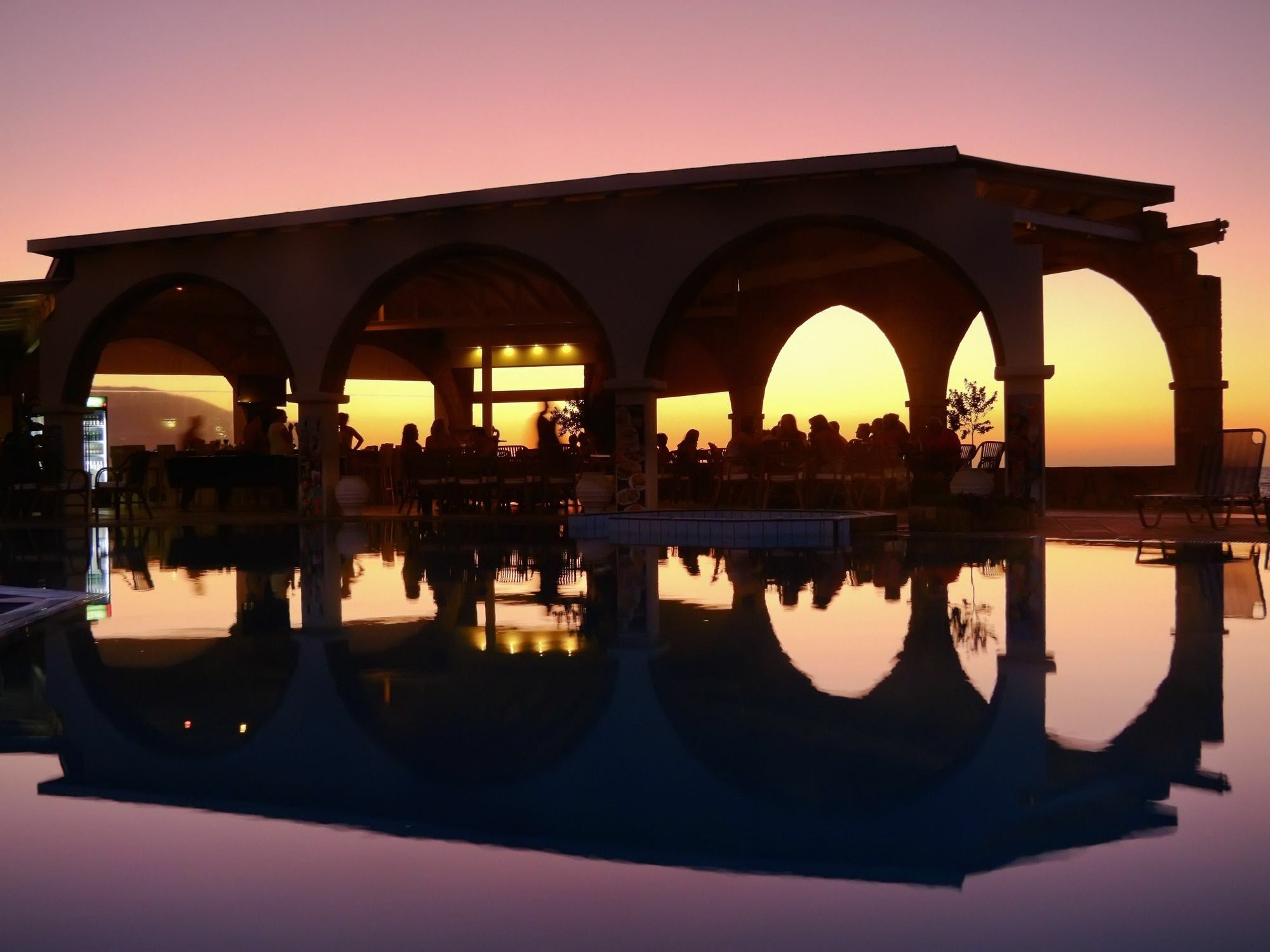Pyrgos Aparthotel 2*