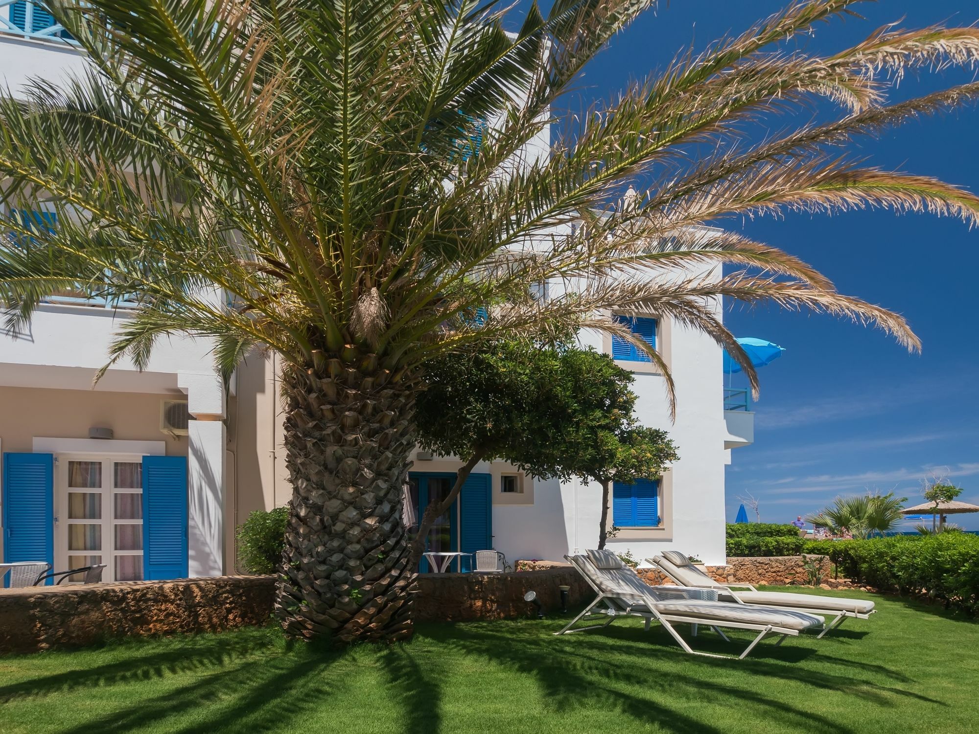 Pyrgos Aparthotel 2*