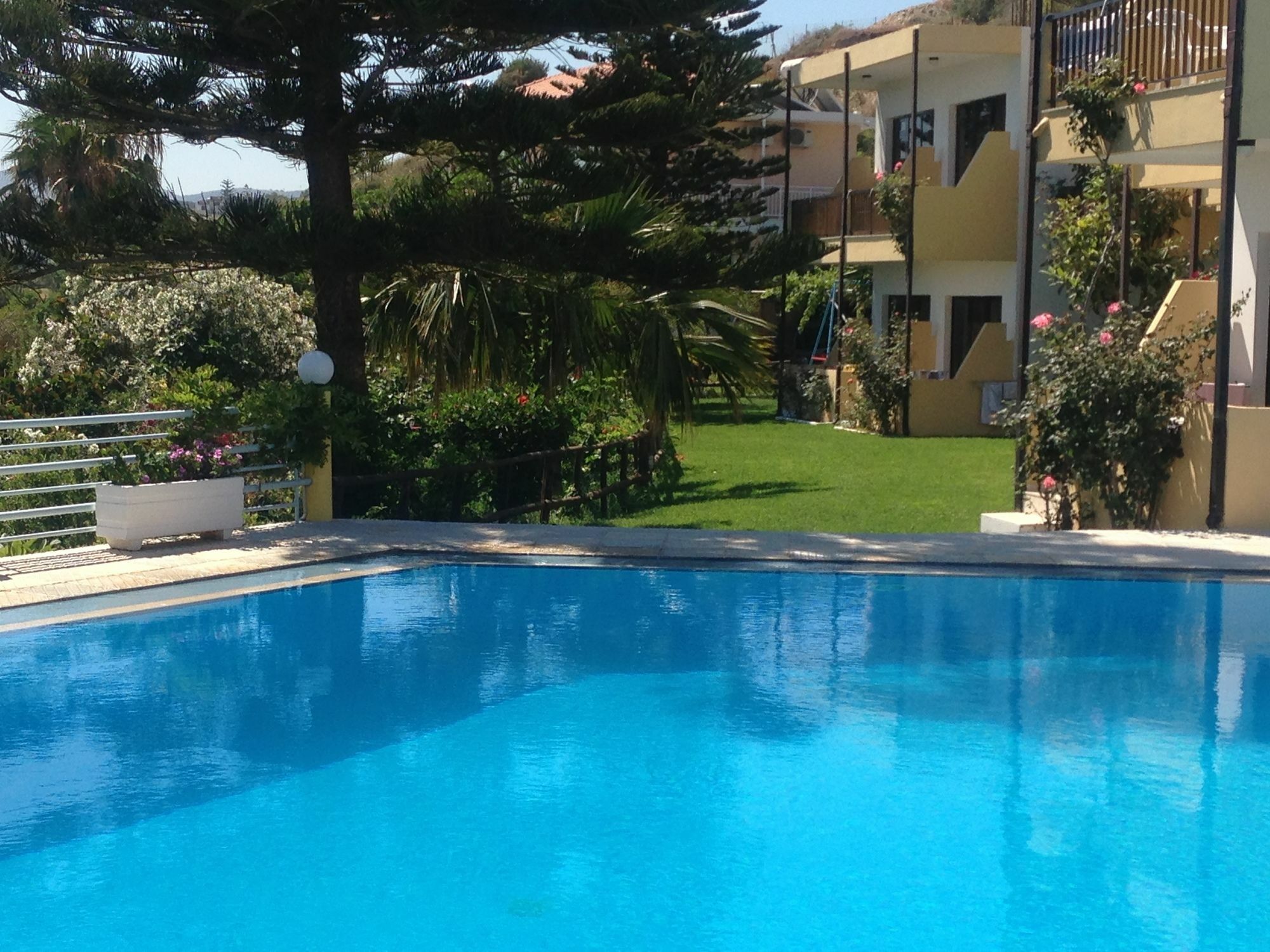 Hermes Sea View Aparthotel 3*