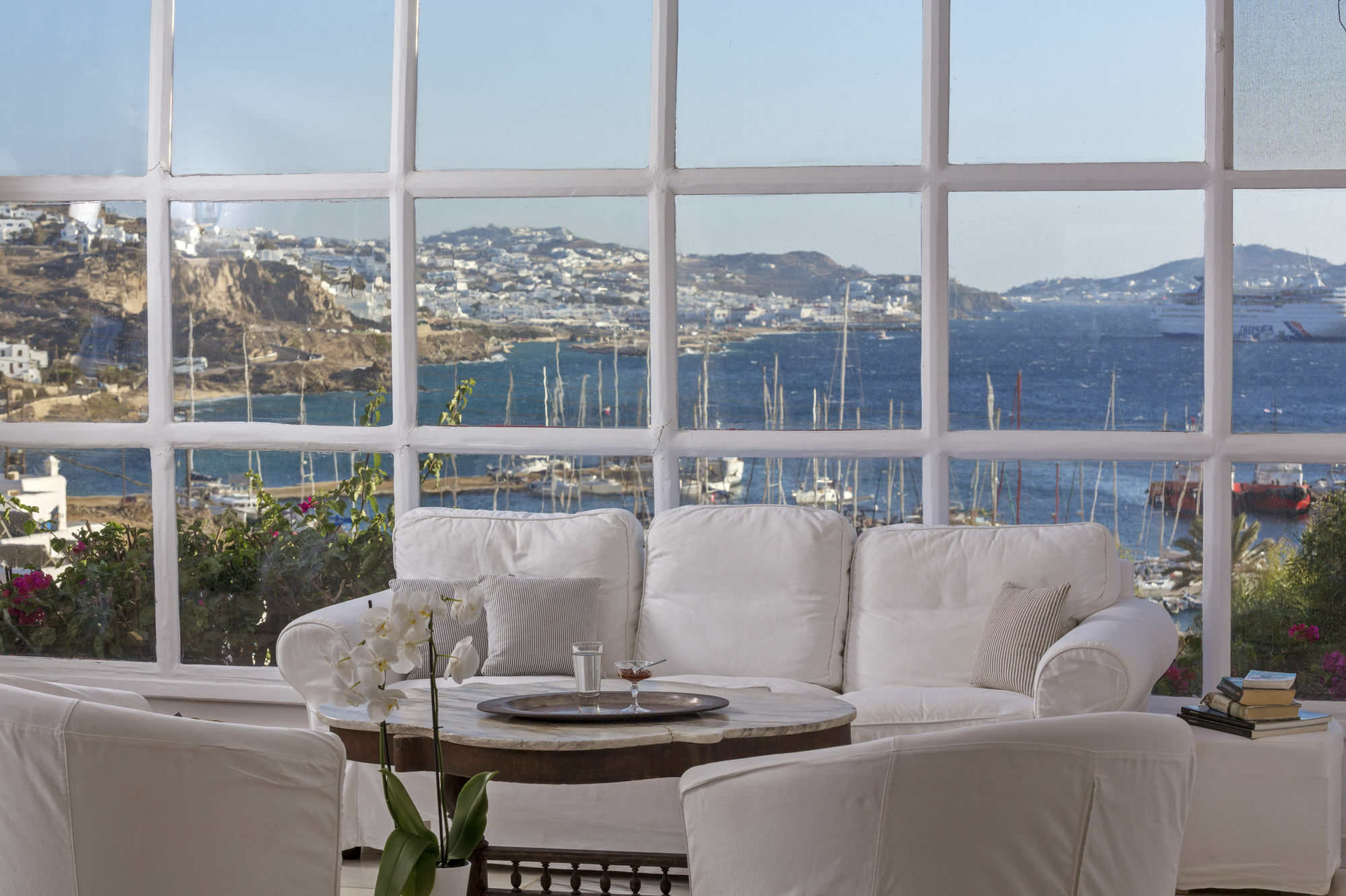 Rhenia Hotel Tourlos