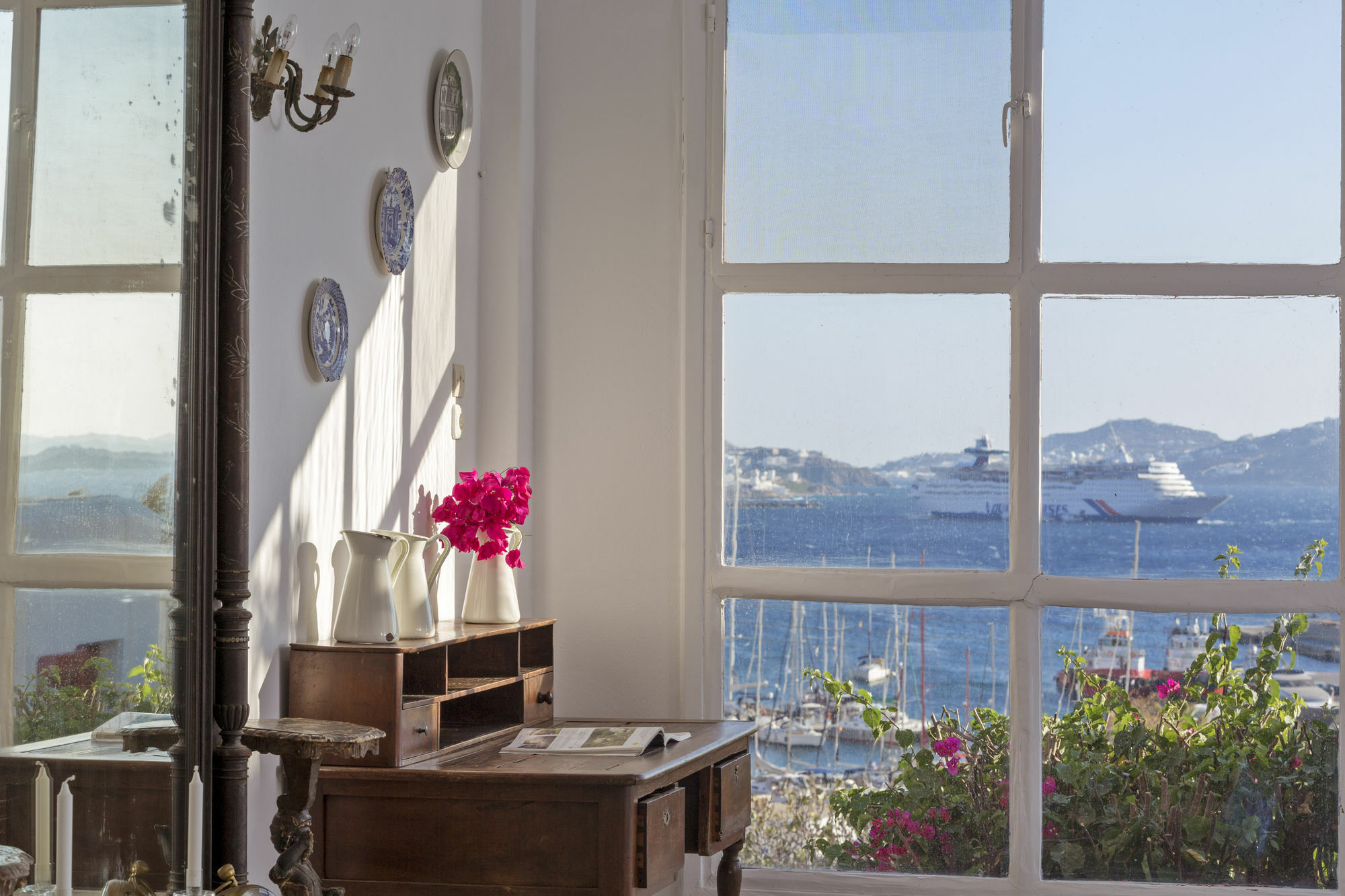 Rhenia Hotel Tourlos