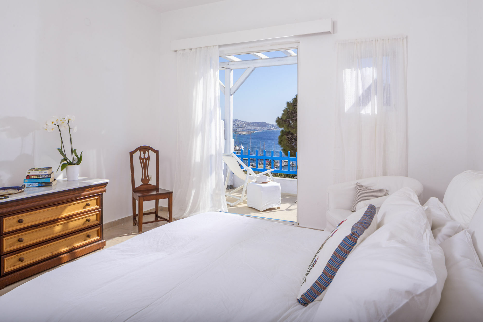 Rhenia Hotel Tourlos