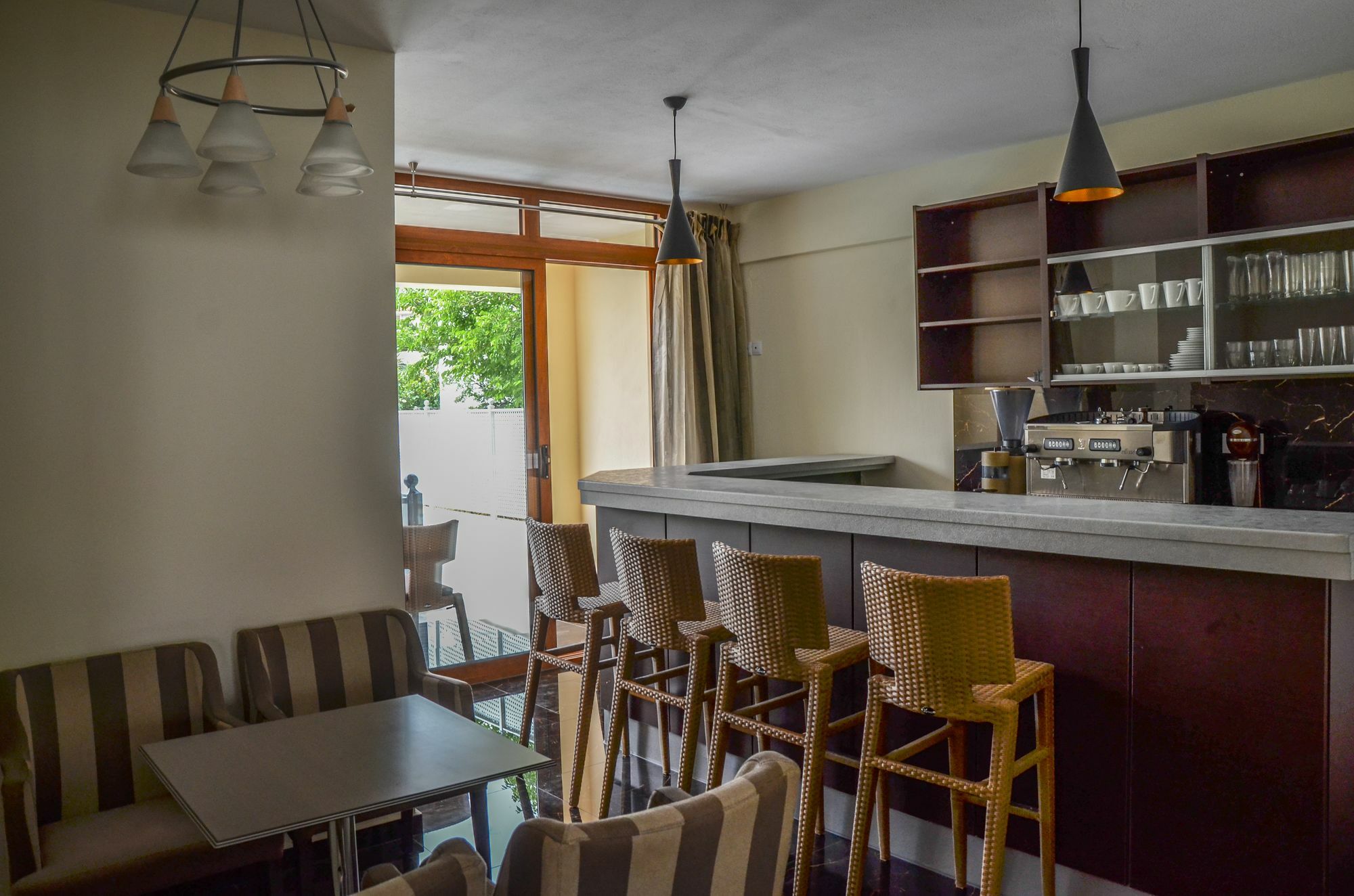 Aparthotel Anthena Skiathos Town