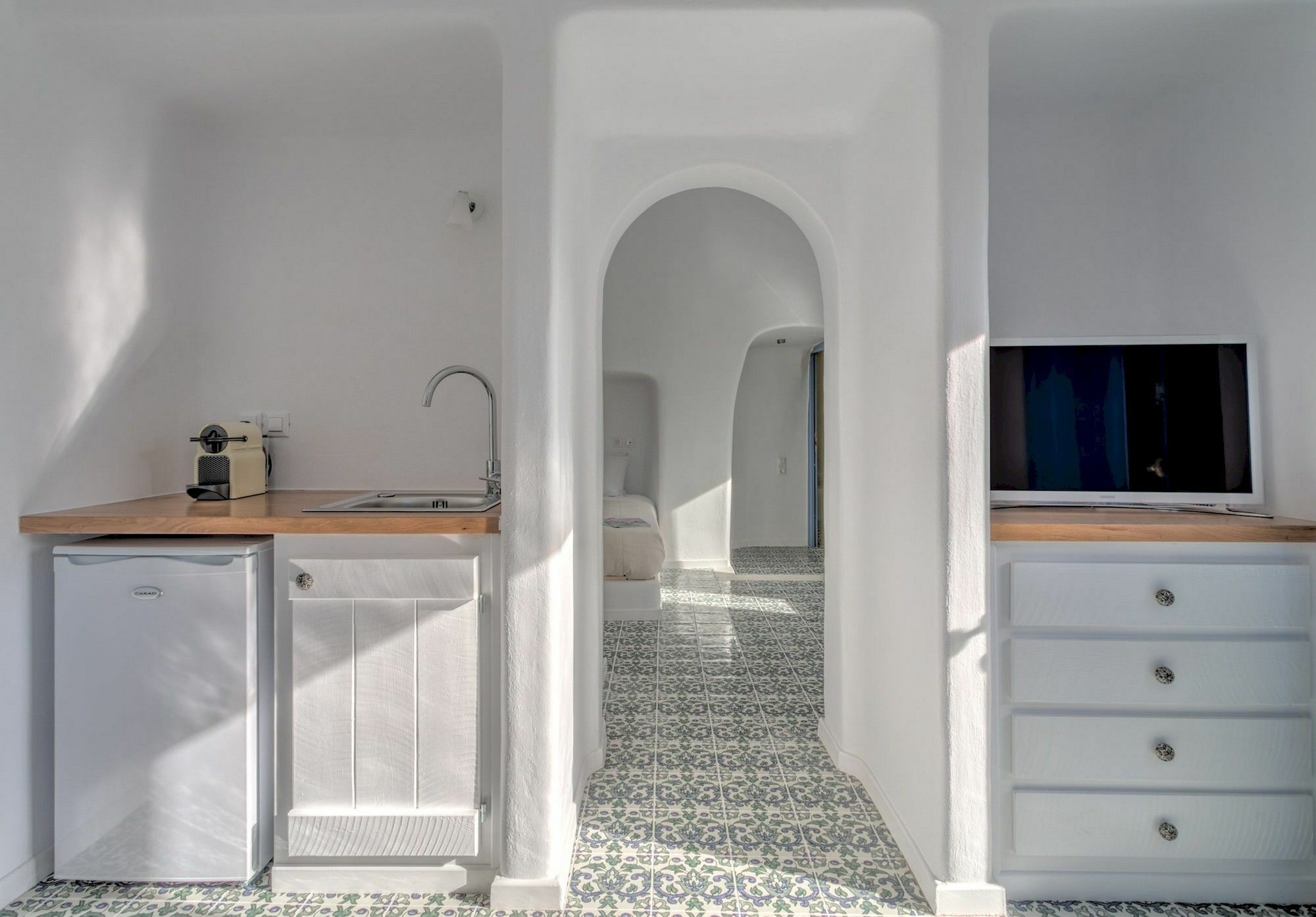 Luna Santorini Pyrgos Kallistis