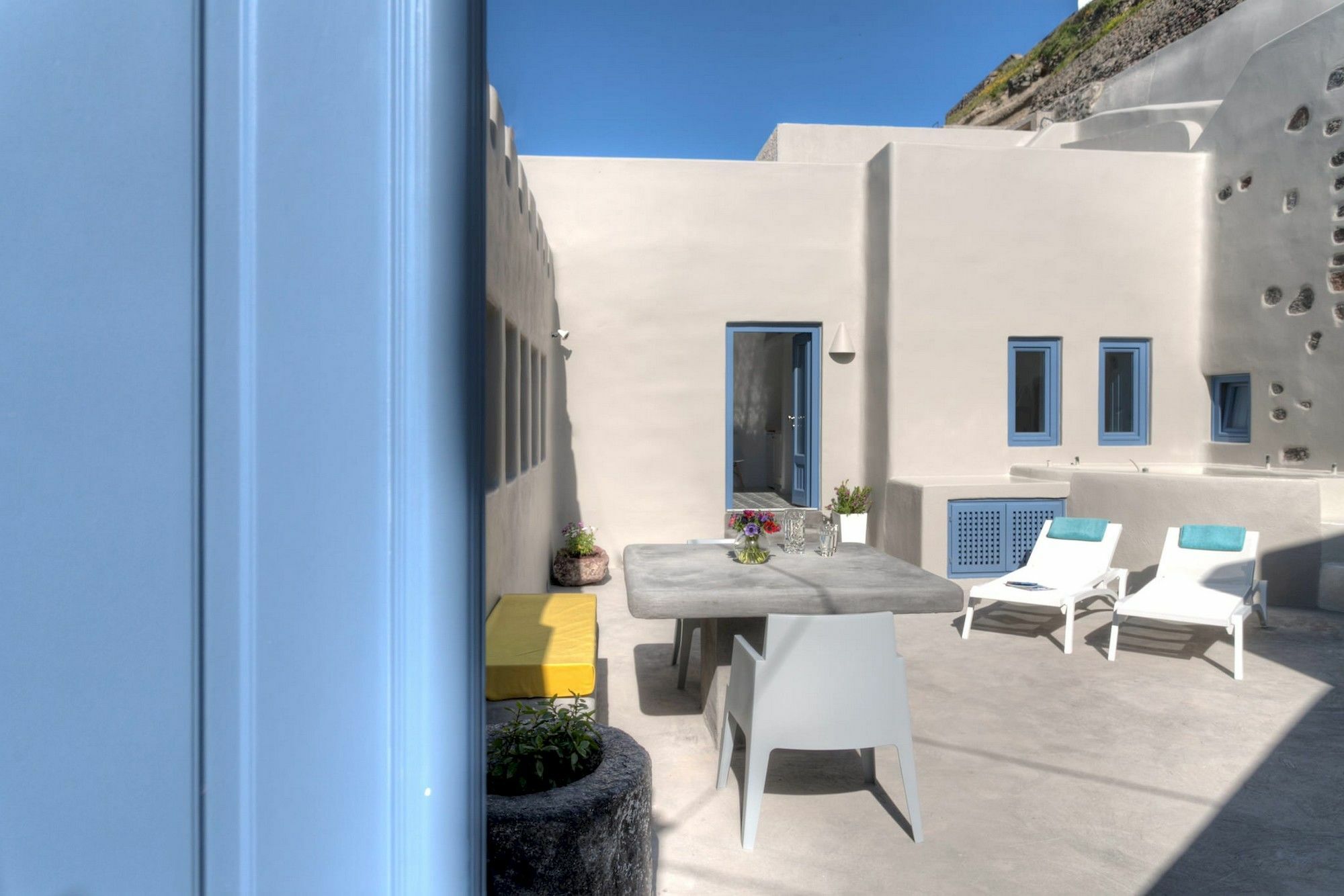 Luna Santorini * Pyrgos Kallistis