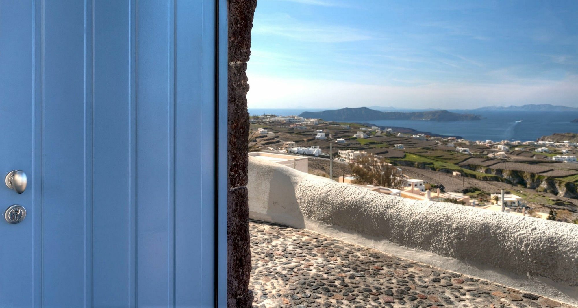 Luna Santorini * Pyrgos Kallistis