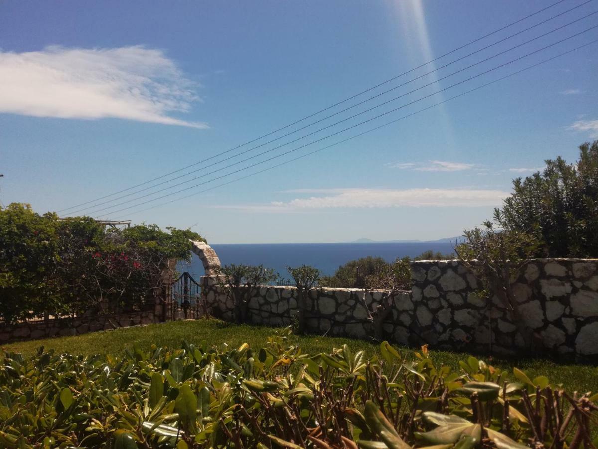 Thanasis Apartment *