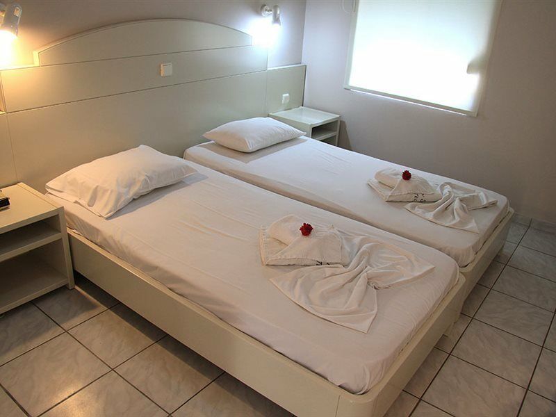 Golden Sun Apartment *