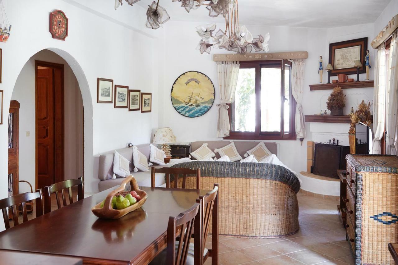 Madag Villa Koukounaries