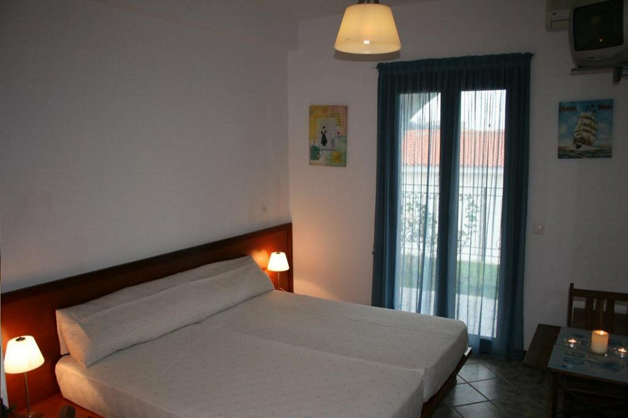 Eye Q Seaview Aparthotel 2*