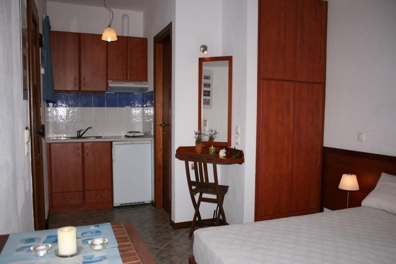 Eye Q Seaview Aparthotel 2*