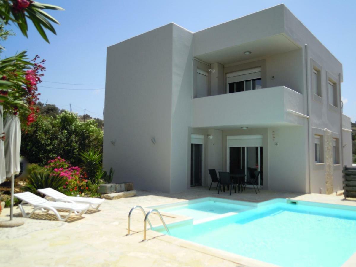 Petaloudes Apartment *