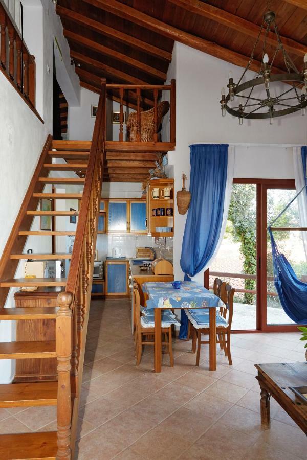 Madag Villa Koukounaries