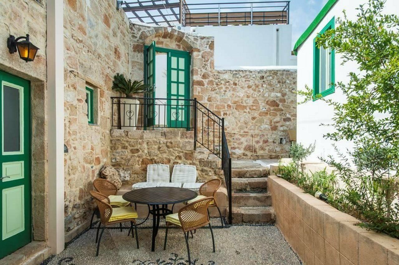 Xenones Aparthotel 3*