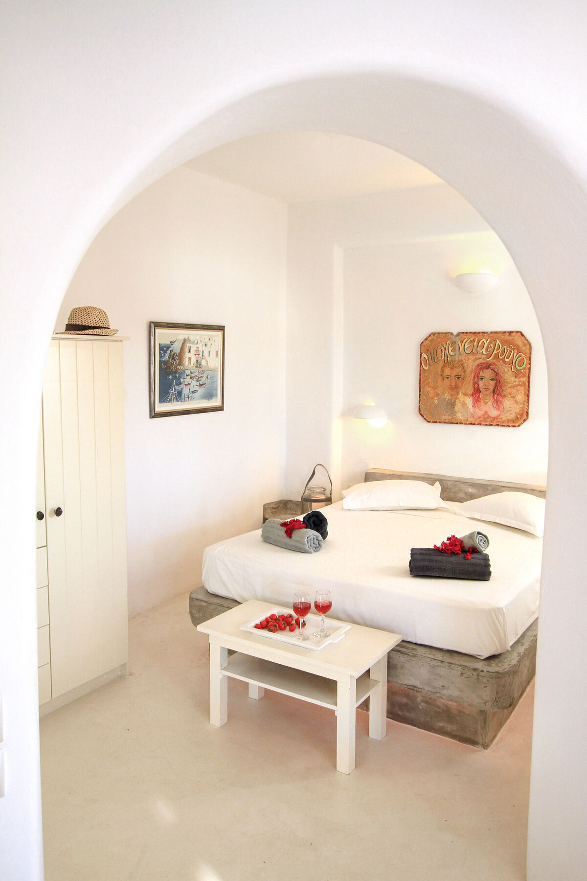 Shades Of White Apartment Emporio (Santorini)
