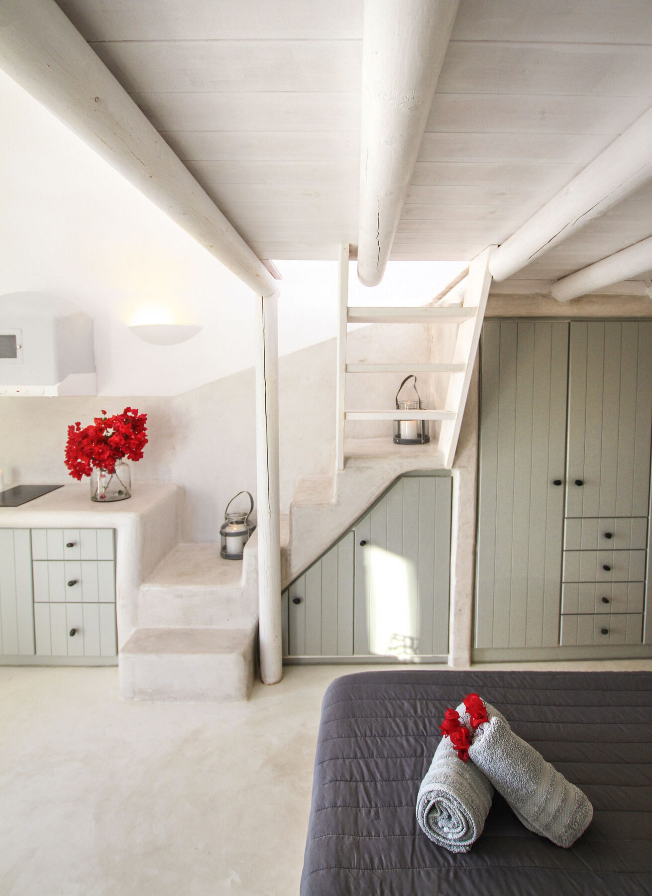 Shades Of White * Emporio (Santorini)