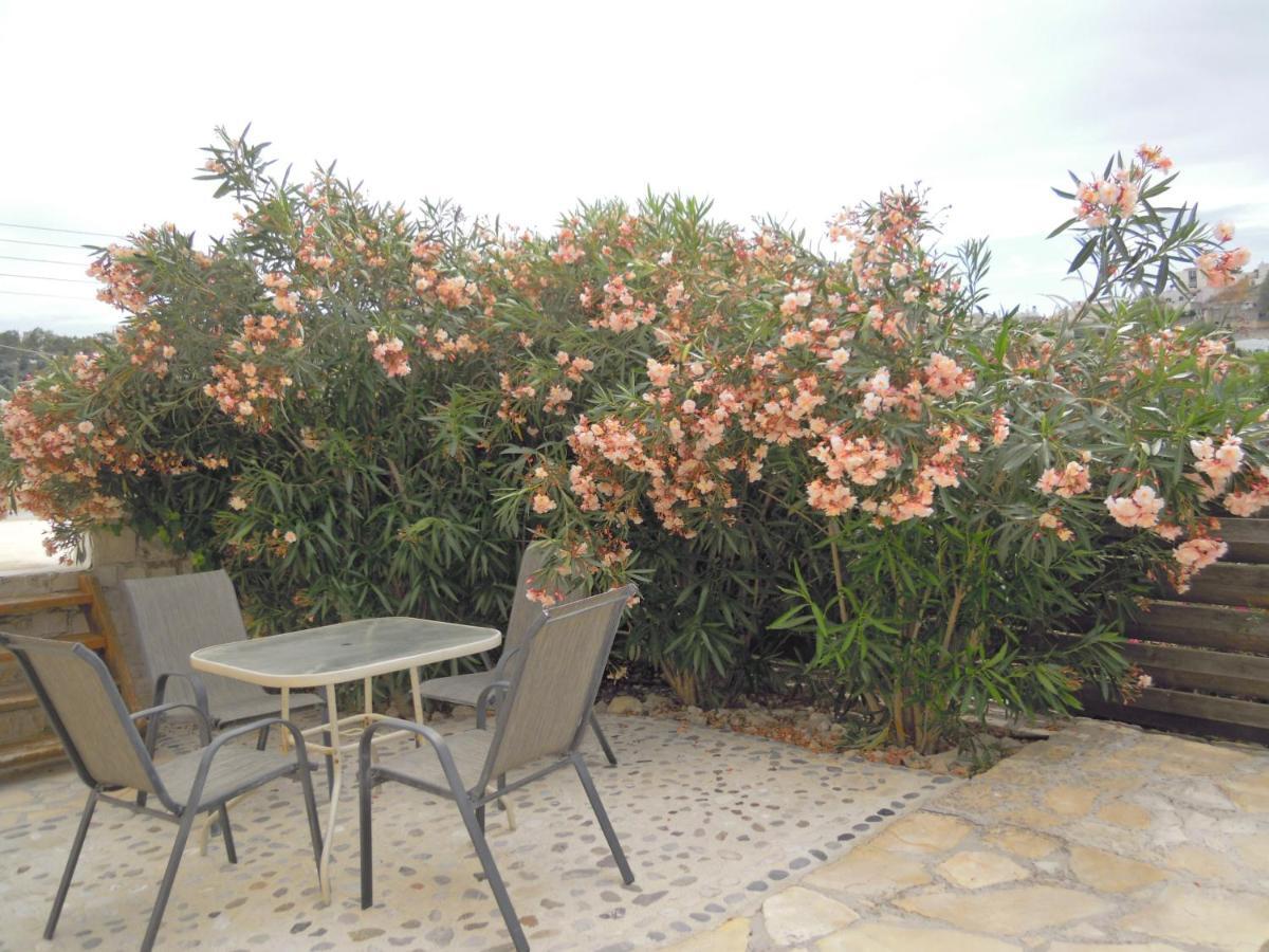 Petaloudes Apartment Kamilari