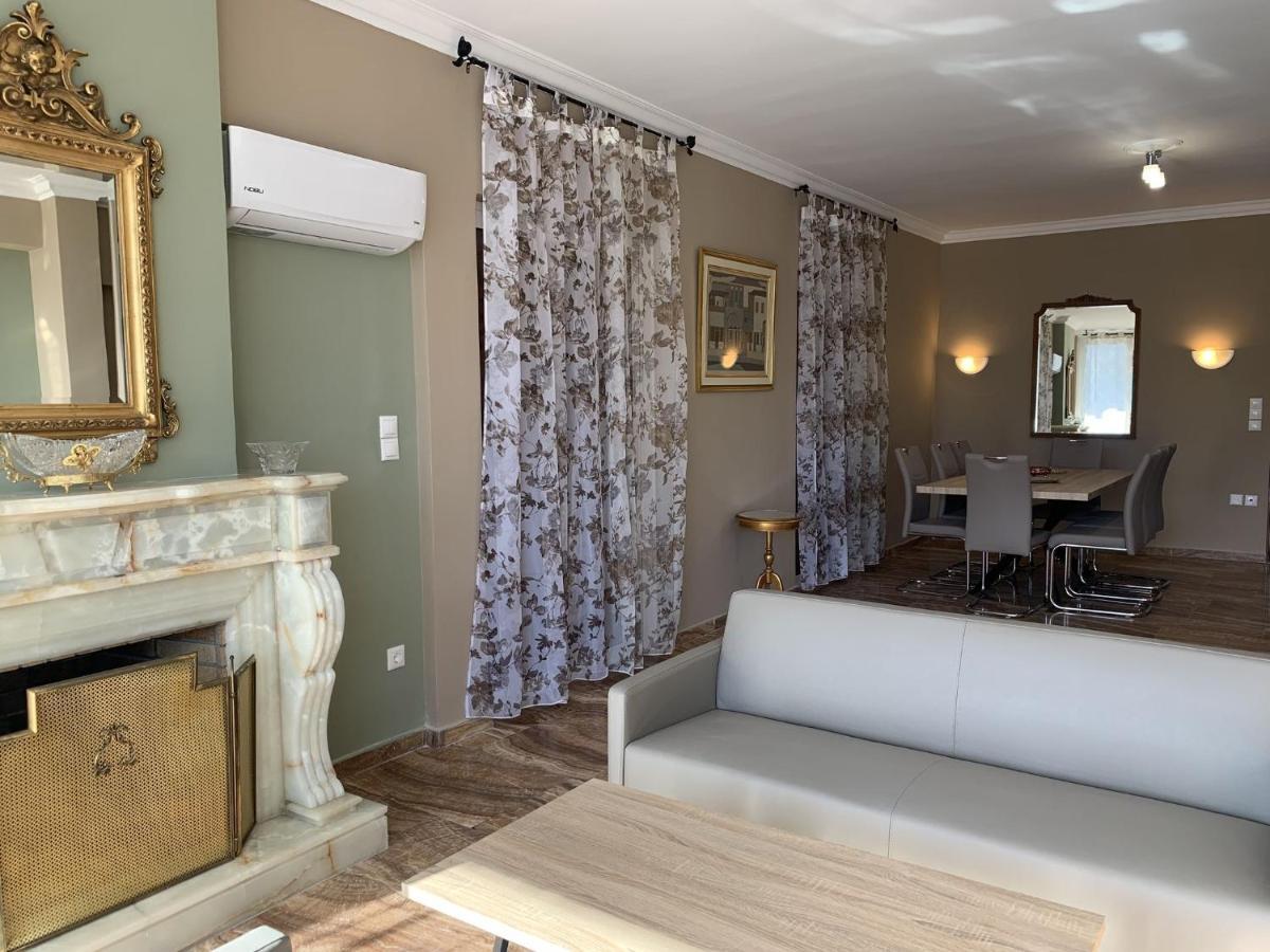 Spacious Renovated Marousi Kat Apartment *