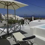 Oia, Finikia Cave House