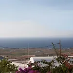 Oia, Finikia Cave House