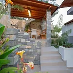 Villa Achlia