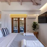 Villa Seashell -Wonderful Newly Renovated Villa On The Beach