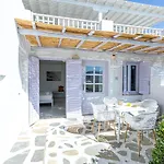 Akrotiri Hotel