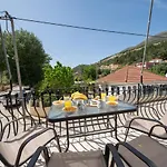 Vrettos Arts