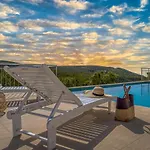 Villa Guesto With Private Pool
