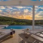 Villa Guesto With Private Pool